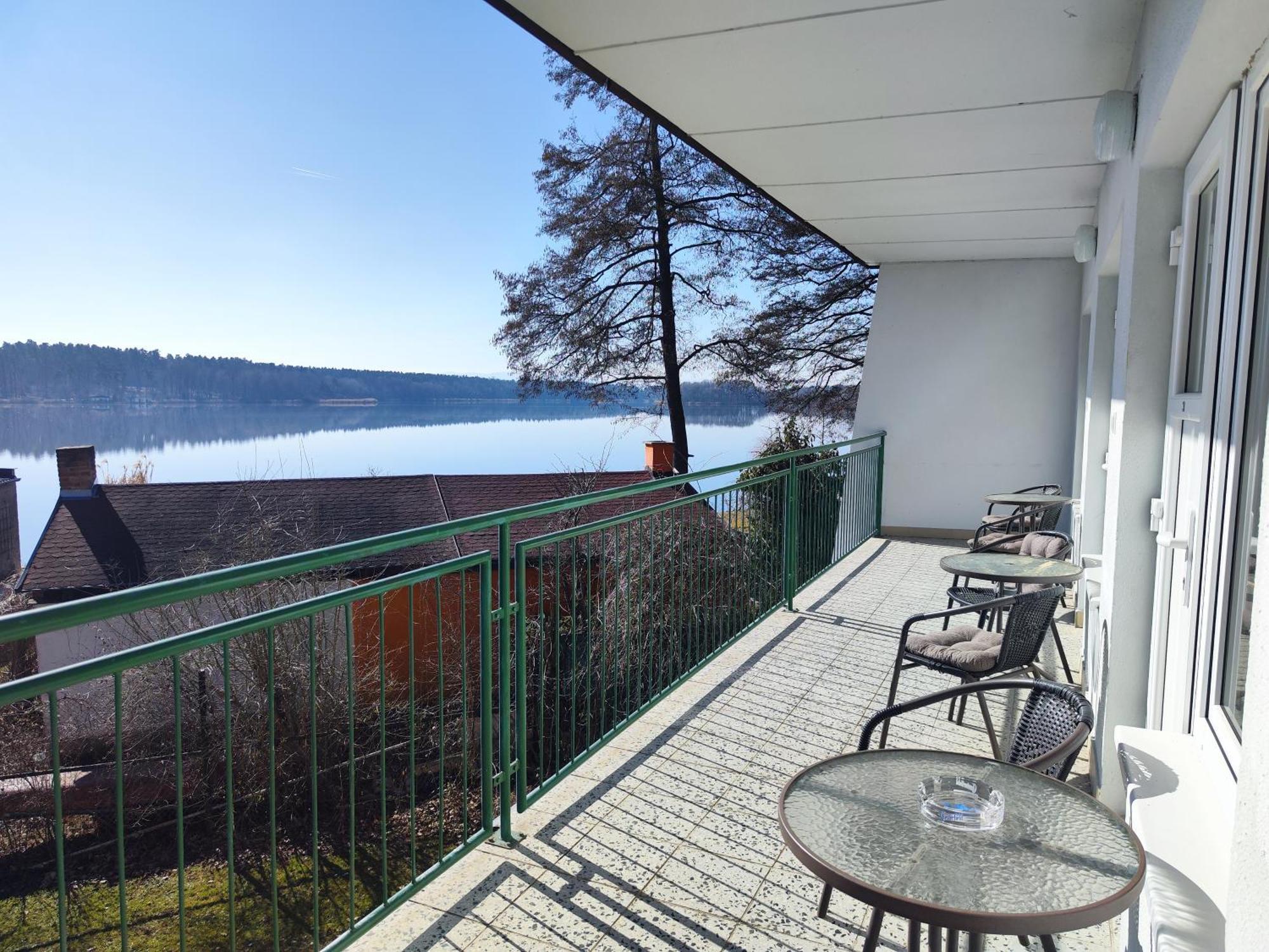 Yacht Club Bezdrev Hotel Hluboká nad Vltavou Exterior photo