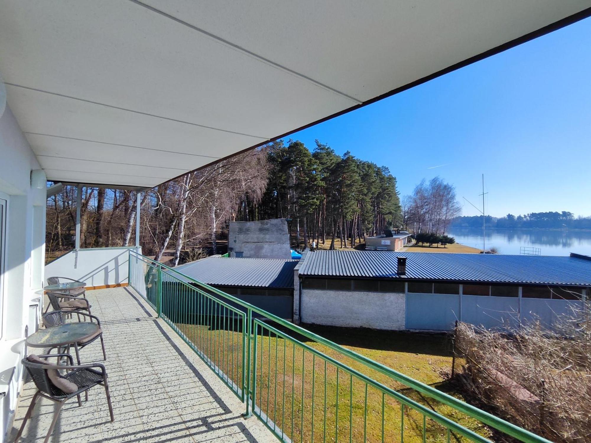 Yacht Club Bezdrev Hotel Hluboká nad Vltavou Exterior photo
