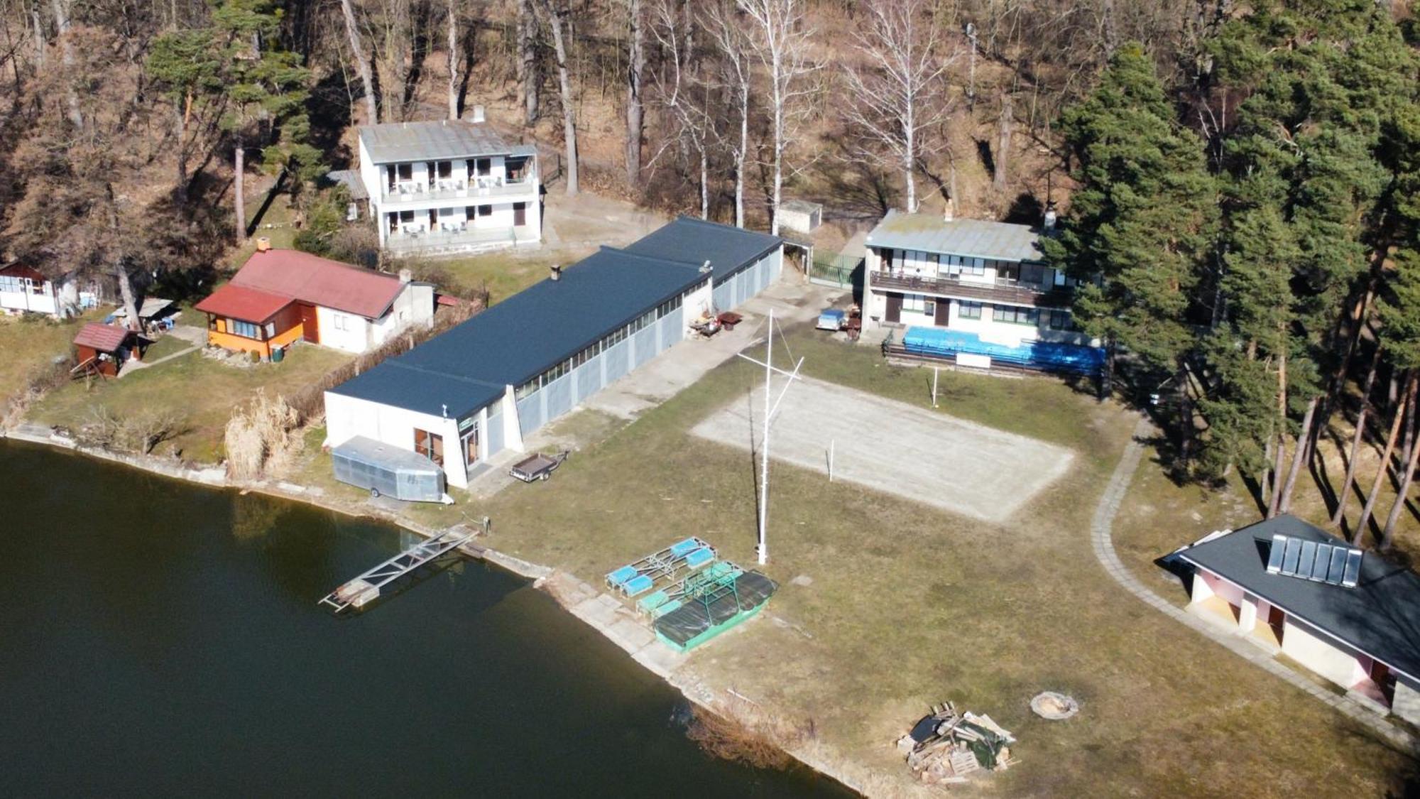 Yacht Club Bezdrev Hotel Hluboká nad Vltavou Exterior photo