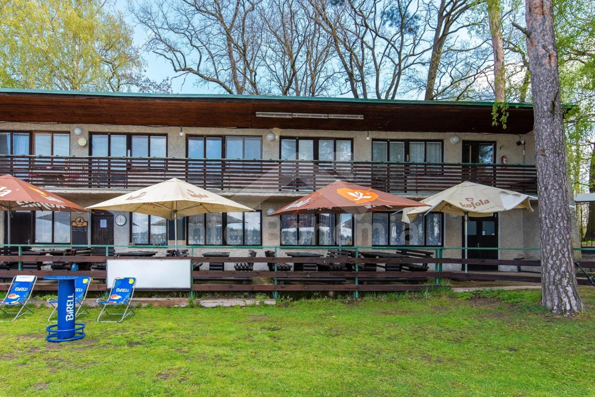 Yacht Club Bezdrev Hotel Hluboká nad Vltavou Exterior photo