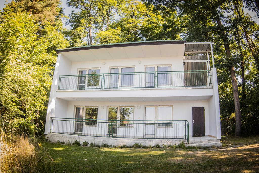 Yacht Club Bezdrev Hotel Hluboká nad Vltavou Exterior photo