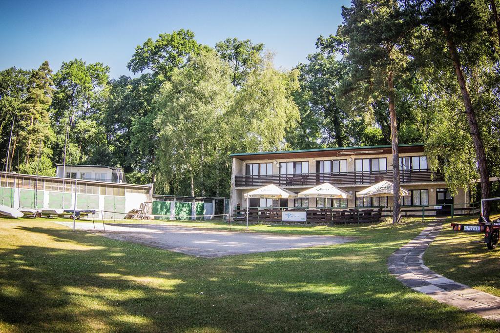 Yacht Club Bezdrev Hotel Hluboká nad Vltavou Exterior photo